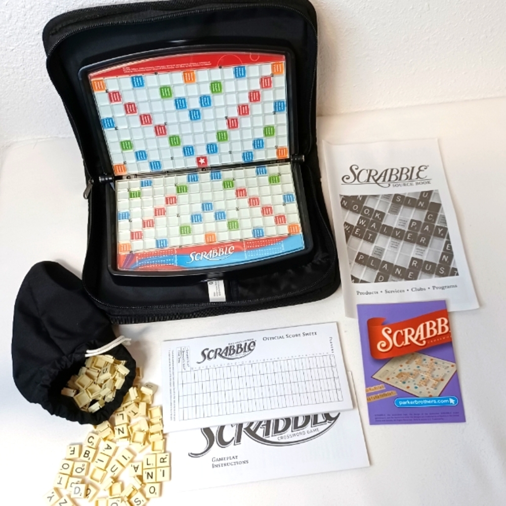 Hasbro 2009 Travel Portable Crossword Scrabble Game